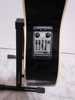 Basgitara Warwick. - 2