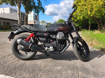 Moto Guzzi V7 Stone special edition - 2