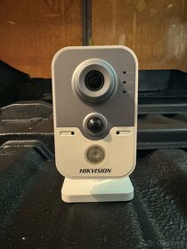 Hikvision DS-2CD2442FWD-IW - 2