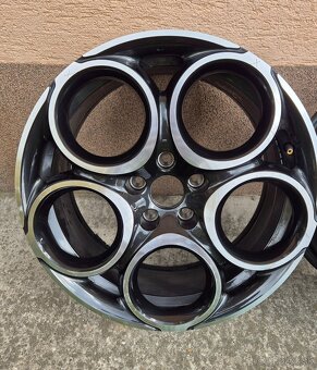 Alfa Romeo 5x110 7,5J R18 - 2
