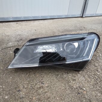 xenon bi-xenon svetlo skoda superb iii 3 levy 15- - 2