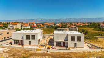 Energeticky úsporná moderná oáza v Nine s bazénom a saunou, - 2