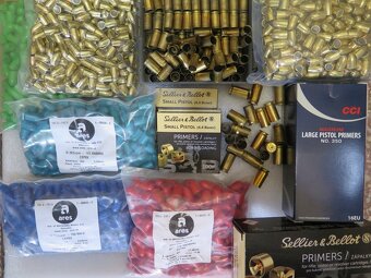 Predám nábojnice, strelný prach, strely 9 mm a 45 zápalky - 2