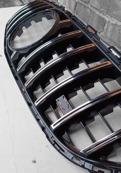 Přední mřížka pro Mercedes W205 2014+ černá lesklá s chrom. - 2