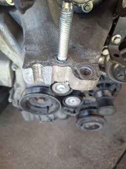 Motor 1.0 EcoBoost Ford M1DD poškodený uchyt - 2