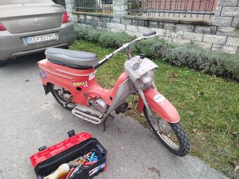 Predám Jawu pionier. Motor po g.o. Pojazdná, bez papierov - 2