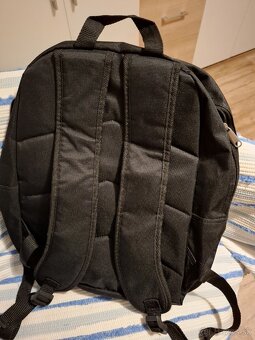 Ruksak čiernej farby - 2