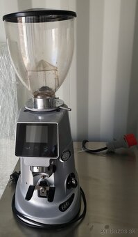 Profesionálny mlynček na kávu - 2