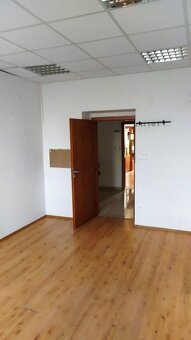 Kancelársky priestor 3x 18,5m² v Ružinove - 2