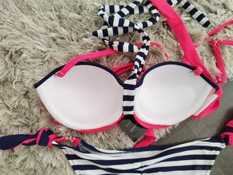 Dvojdielne push up plavky S/36 malinovo červená + modrá - 2