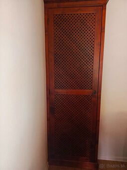 Policova skriňa z masívneho akáciového dreva - 2