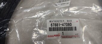 Toyota Prius V 5 - pirela Mercedes EQB Vito - kryt zrkadla - 2