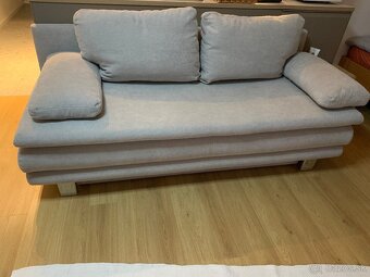 Pohovka a postel - 2