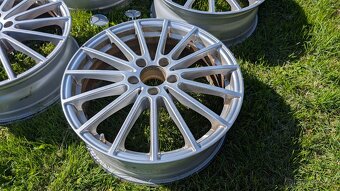 Mercedes Benz GLA sada diskov R18 - 2