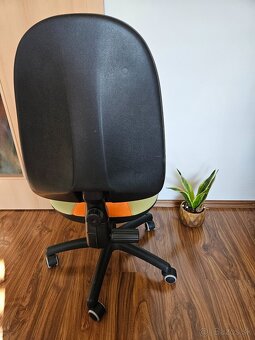 Predám študentskú stoličku k PC - 2