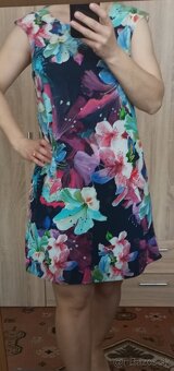Dámske elegantné kvetinové šaty M/L - 2