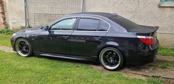 Bmw e60 525i  M5 look - 2