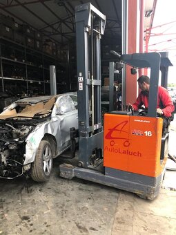 Prijmeme pomocného mechanika na autovrakovisko - 2