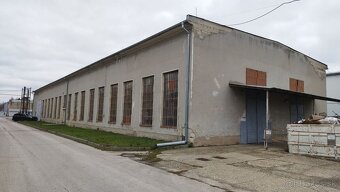 Skladový priestor/hala s kanceláriami na prenájom,1000 + 93m - 2