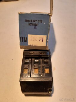 Istič - 3-pólový - 2