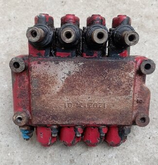 Hydraulicky rozvádzač 4 sekciovy - 2