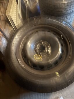 Dunlop 215/60 R16. Zimne Na diskoch - 2