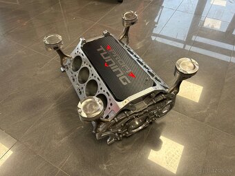 Stolík V8 na objednávku - 2