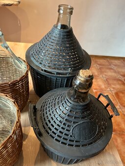 Demižony v obale - 2