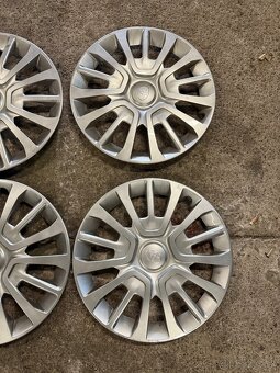 R17 puklice Toyota - 2