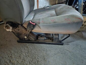 Volkswagen sedacky t5 - 2