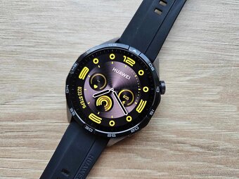 Huawei Watch GT4 46mm black, top, zaruka NAY - 2