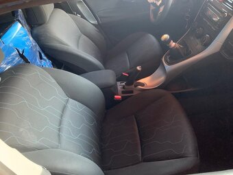 Rozpredam Toyota Auris 1.33 VTI facelift - 2