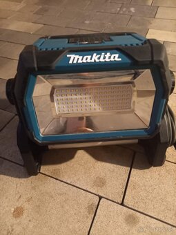 Makita DML809 Akumulátorová LED lampa (bez aku) - 2