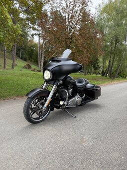 Harley Davidson Street Glide - 2