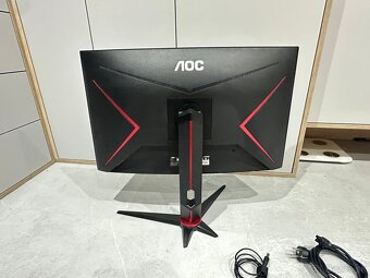 Zaoblený špičkový hráčsky monitor AOC Q27G2U/BK 27" - 2