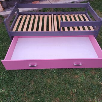 Detske postele,stolička,  detske sedenie. - 2