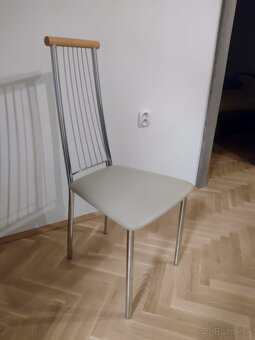 Biele kovové stoličky - 2