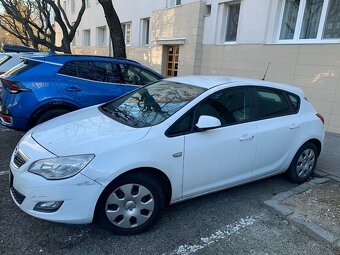 Opel Astra 2011 na diely - 2