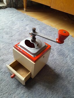 Mlynček na kávu 02 - 2