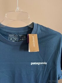 Tmavo-modré Patagonia tričko - 2