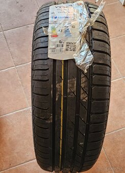 PNEU NOKIAN WETPROF SUV - 2
