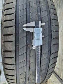 235/55 R19 - 2
