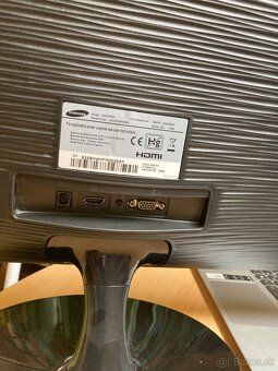 Predam monitor Samsung LS 24D300 - 2