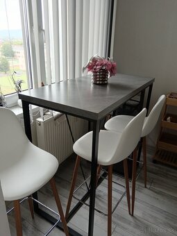 Barovy pult plus stoličky - 2