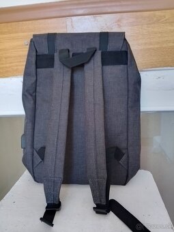 Nový batoh s USB - 2