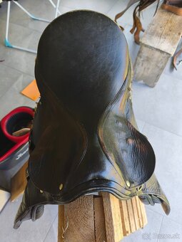 Staršie kožené anglické sedlo so strapcami - 2