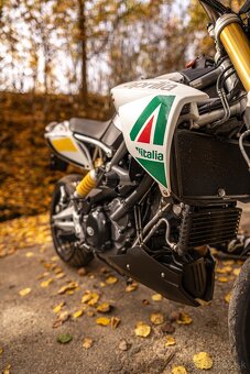 Aprilia Dorsoduro 1200 Factory - 2