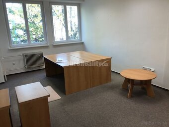 Na prenajom lacná priestranna kancelária na Dlhej ulici. - 2