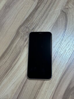 Predám Apple iPhone 11 64GB - 2