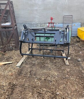 Drapak na čelný nakladač - 2